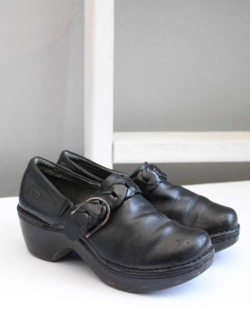 Ariat 10010255 Women's Black Buckle Braided Strap Leather Clogs Mules Size 9